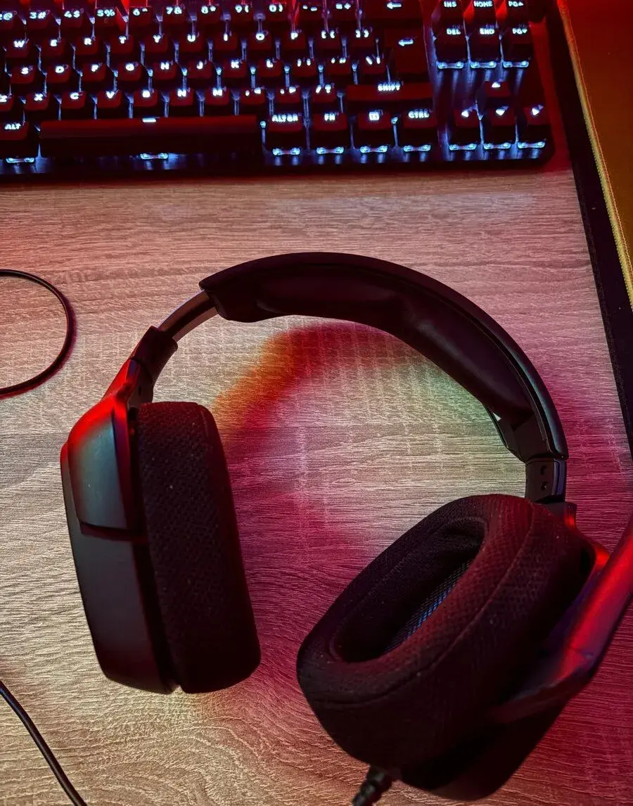 Herne sluchatka Logitech G432 , Stav