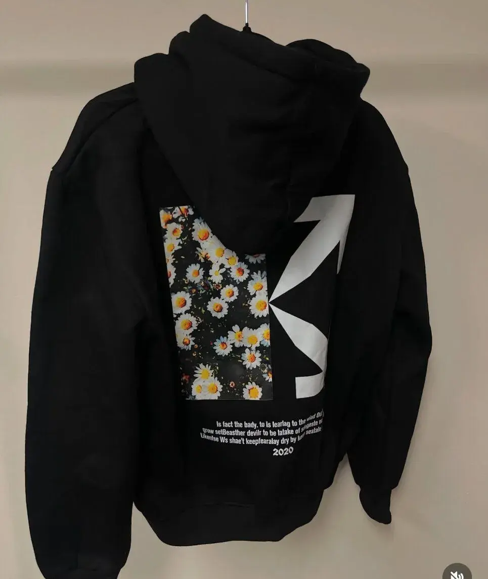 Off White Hoodie - Kvetiny