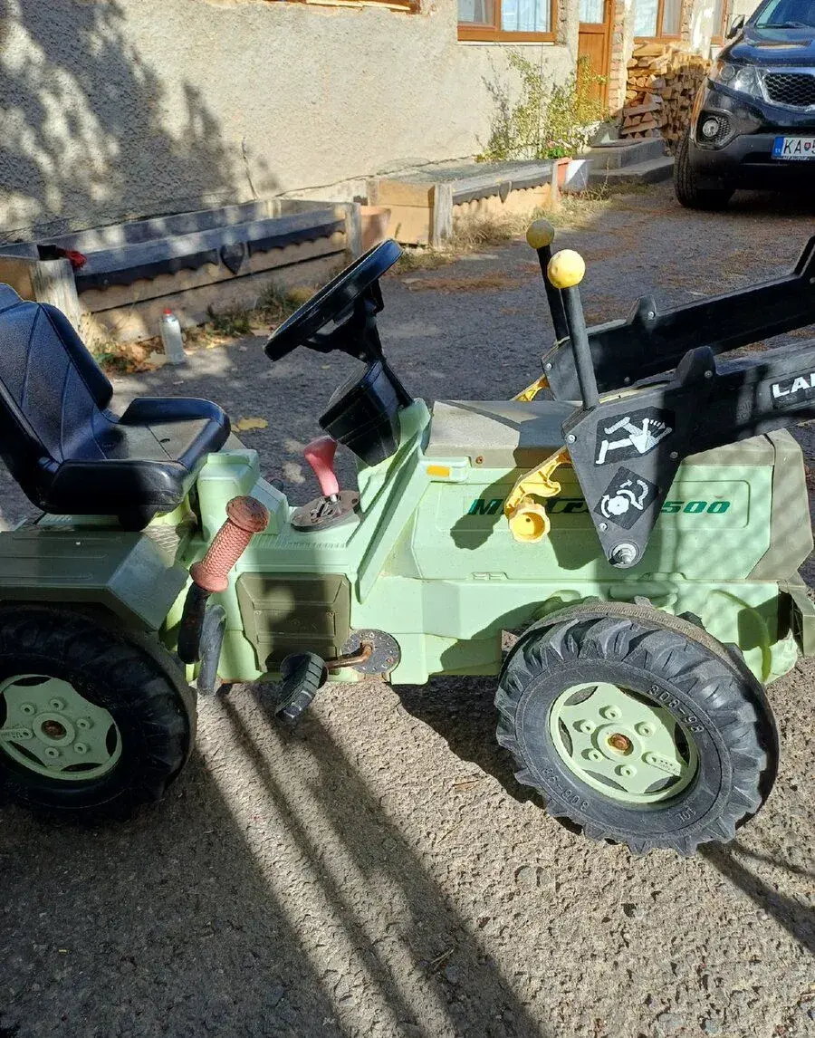 Šlapací traktor