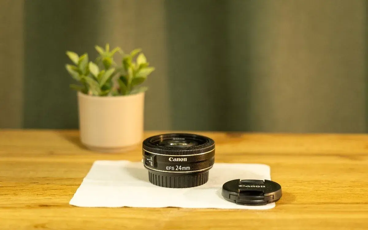 Canon EF-S 24mm f/2.8 STM