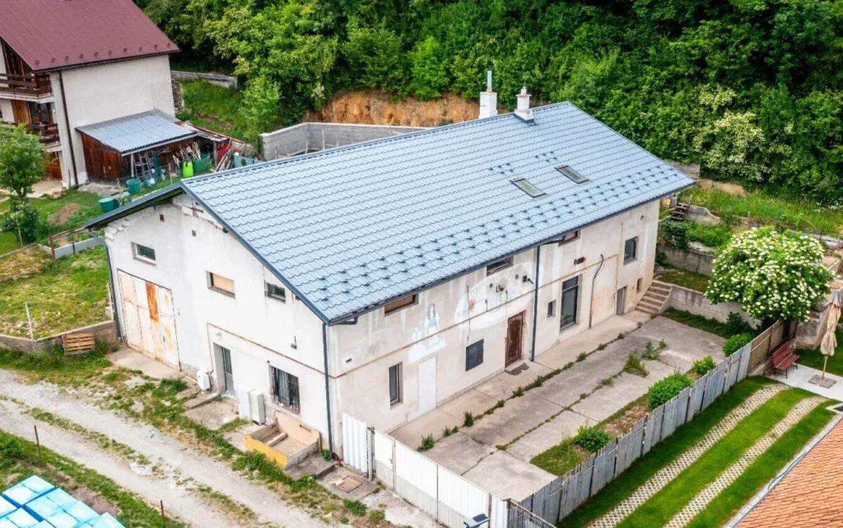 Budova na podnikanie, 2 podlažná, 2292m2 pozemok, vhodná ako
