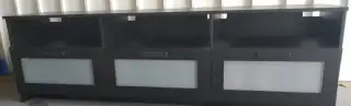 Skrinku pod televízor