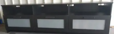 Skrinku pod televízor