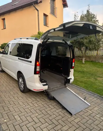 Tourneo connect "caddy" r.23 6 miest,automat, invalid-ztp
