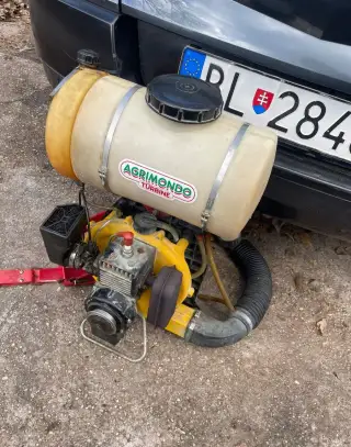 Benzínový postrekovač