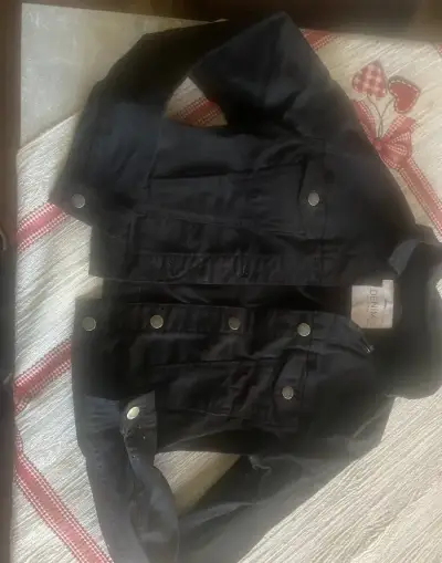 krátka čierna denim bunda