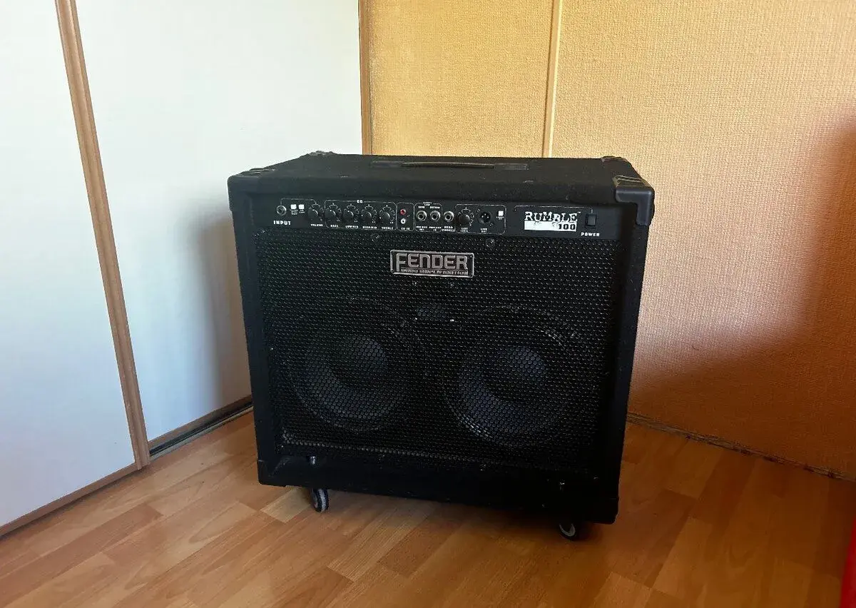 Fender Rumble 100/210 – 2×10" basové kombo, 100 W