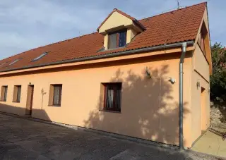 Prenájom priestranný 5-izbový rodinný dom