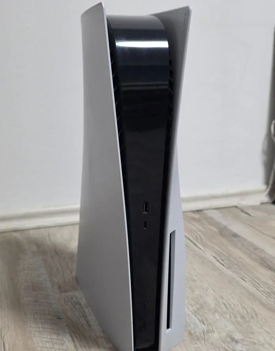PS5 za Xbox Series X
