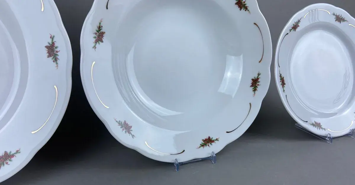 Vianočná porcelánová sada tanierov, 18dielna