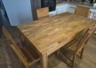 Kuchynský stôl a stoličky