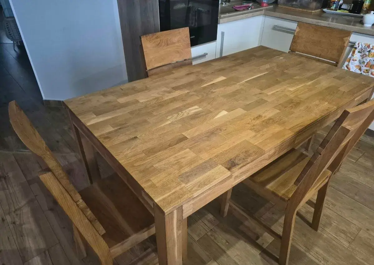 Kuchynský stôl a stoličky