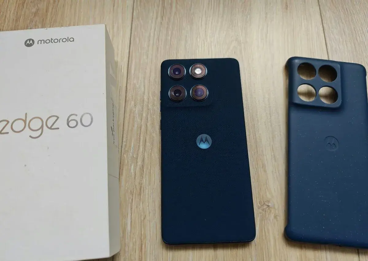 Motorola Edge 60 8GB / 256GB, modry, top, zaruka