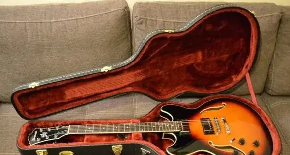 Elektrická gitara, klasická gitara, volume pedál
