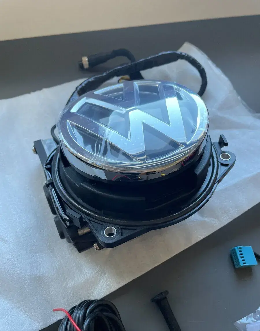 Volkswagen GOLF 7 NOVÁ OEM výklopná cúvacia kamera 1080p