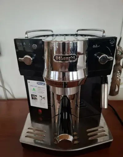Pákový kávovar Delonghi