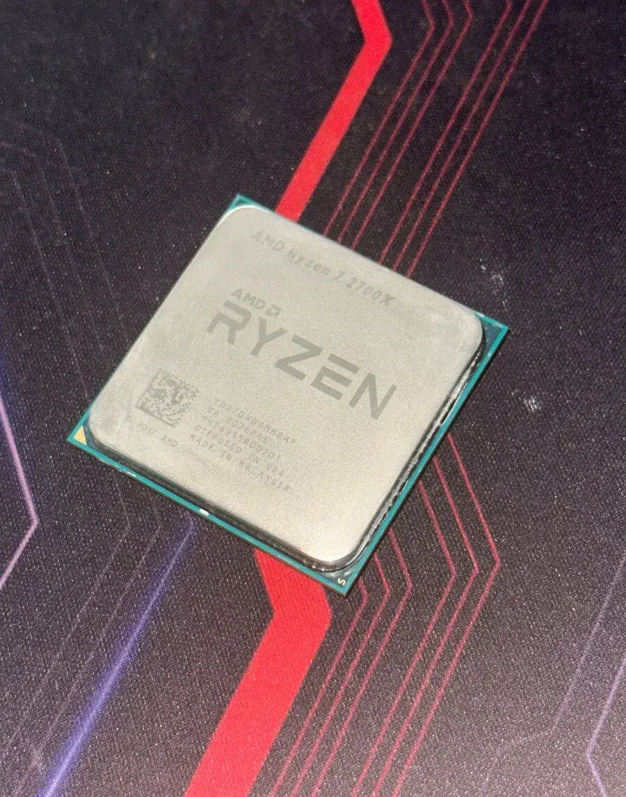 AMD Ryzen 7 2700X – výborný stav