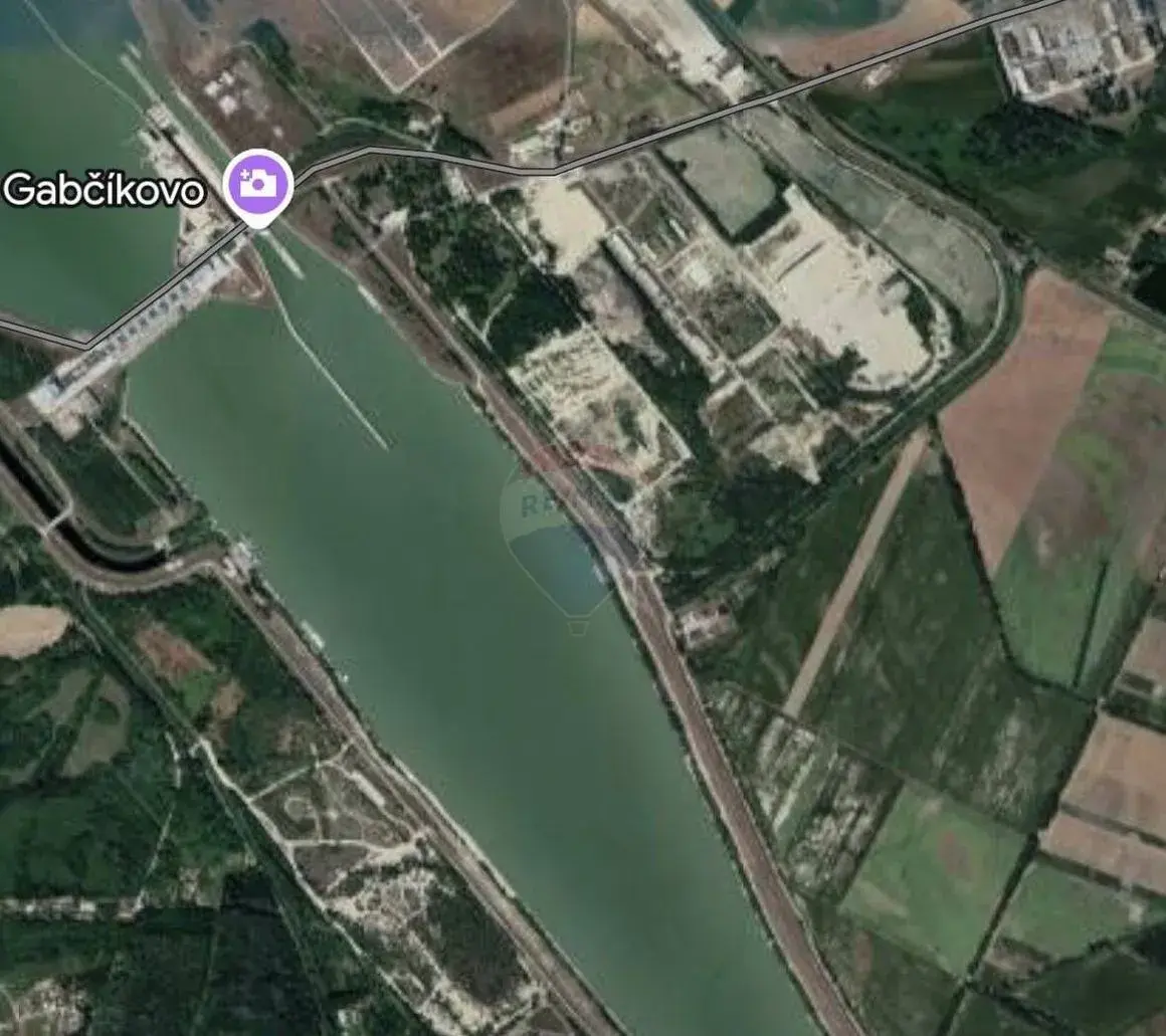 Predaj pozemku 3 285 m2 Gabčíkovo