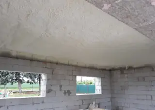Zateplenie domu, haly PUR striekana fukana izolacia