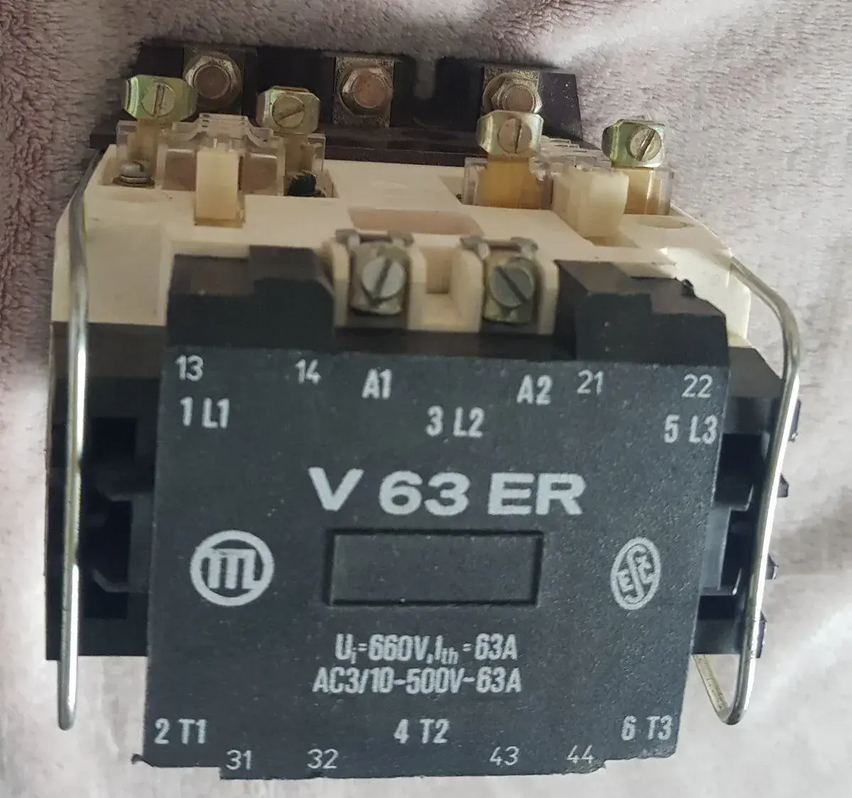 Stýkač V 63 ER ( V63ER )