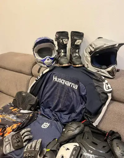 Motokrosovú výstroj – Husqvarna, LEATT, Alpinestars,