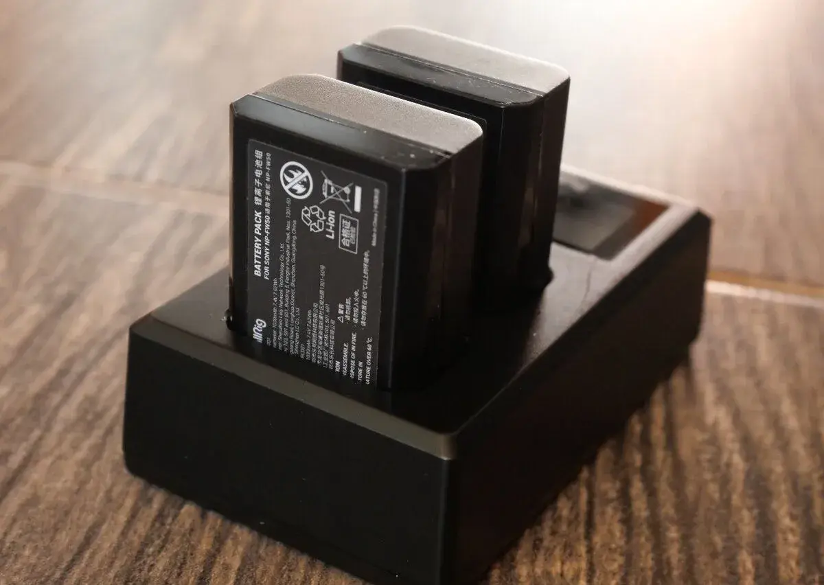 SmallRig nabijacka + 2x NP-FW50