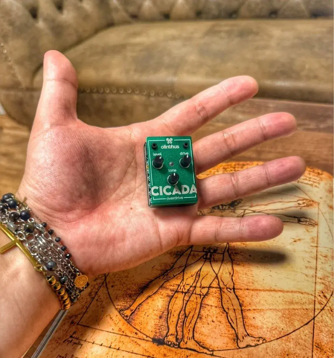 Najmenší gitarový overdrive pedal – Olinthus Cicada