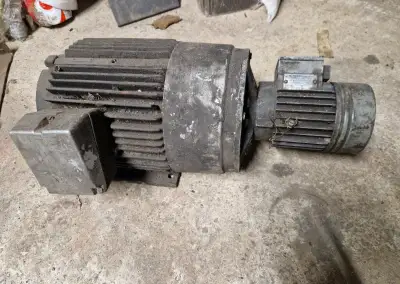 Sústruh TOS SV18 elektromotor