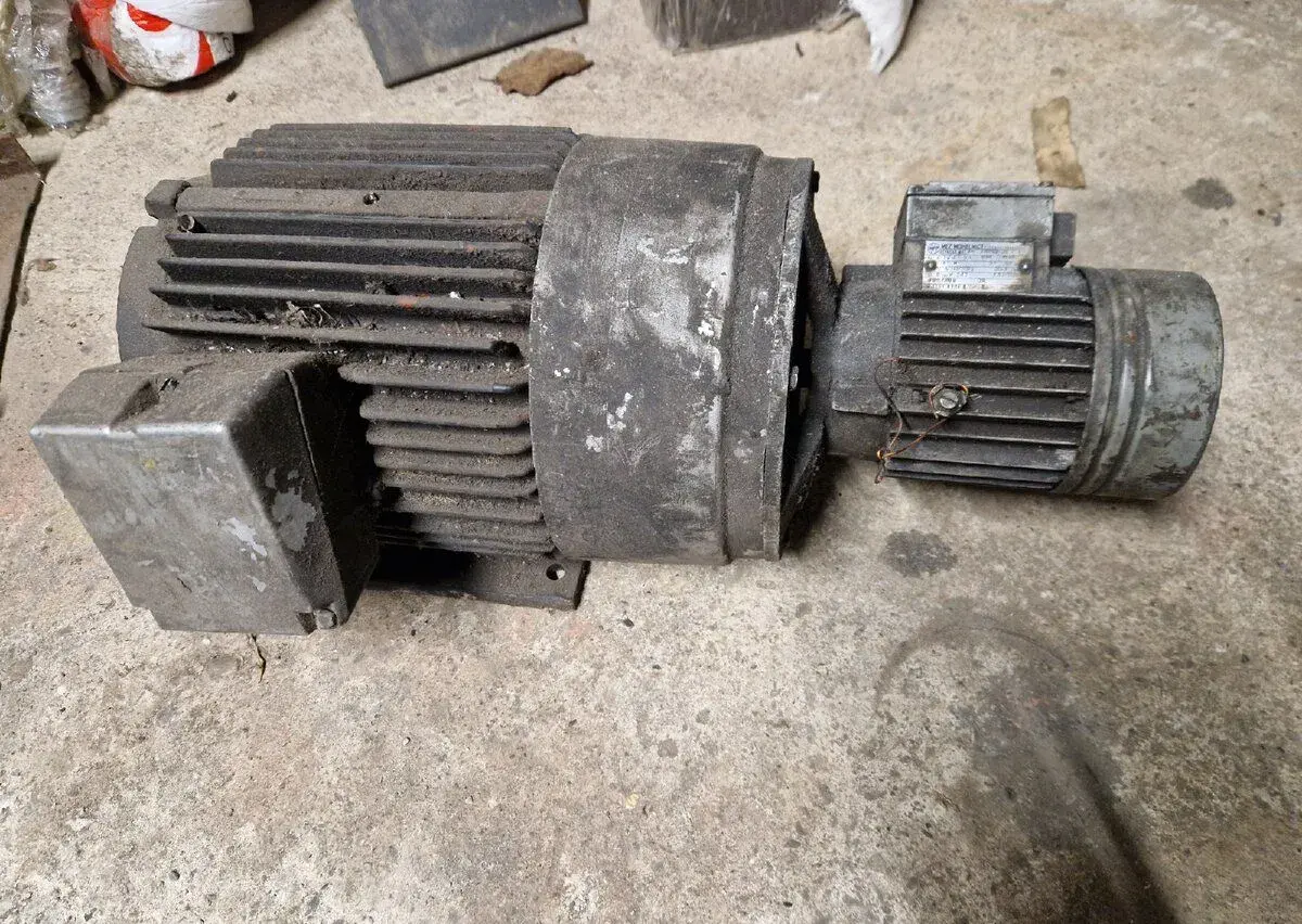Sústruh TOS SV18 elektromotor
