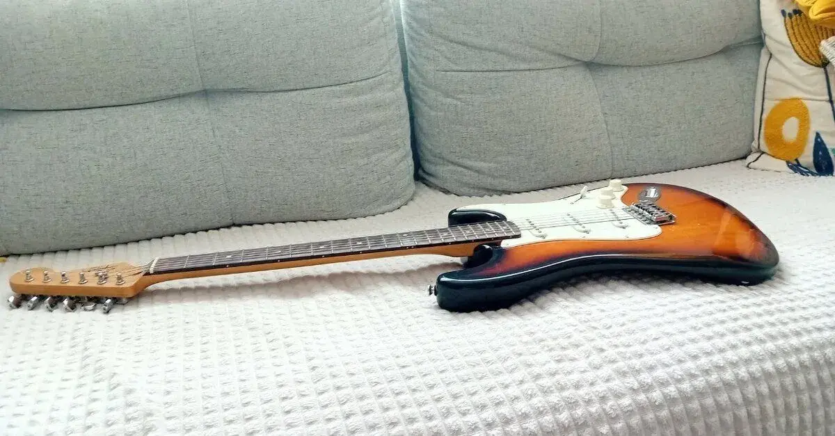 SQUIER STRATOCASTER