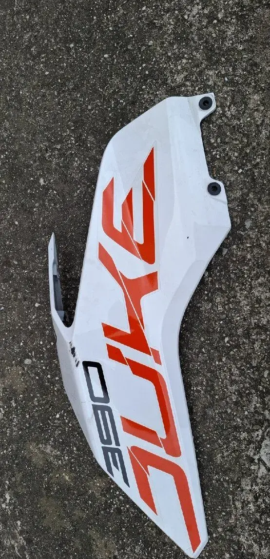 Pravý bočný plast KTM Duke 390 / 125 / 250