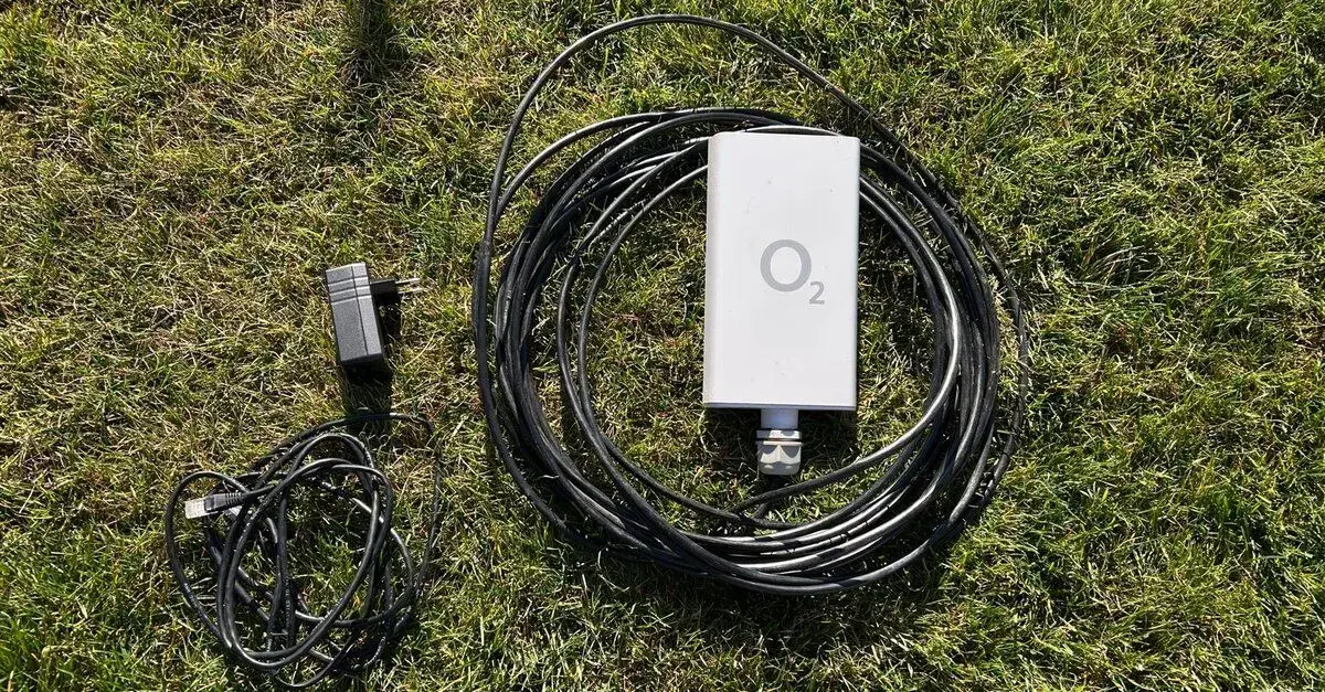 5G zostava O₂ – Zyxel NR7303 router + EX3300-T0 5G antenu