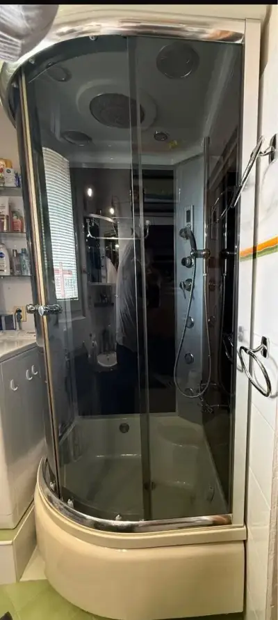 Hydromasážny sprchový box – masážne trysky, rádio