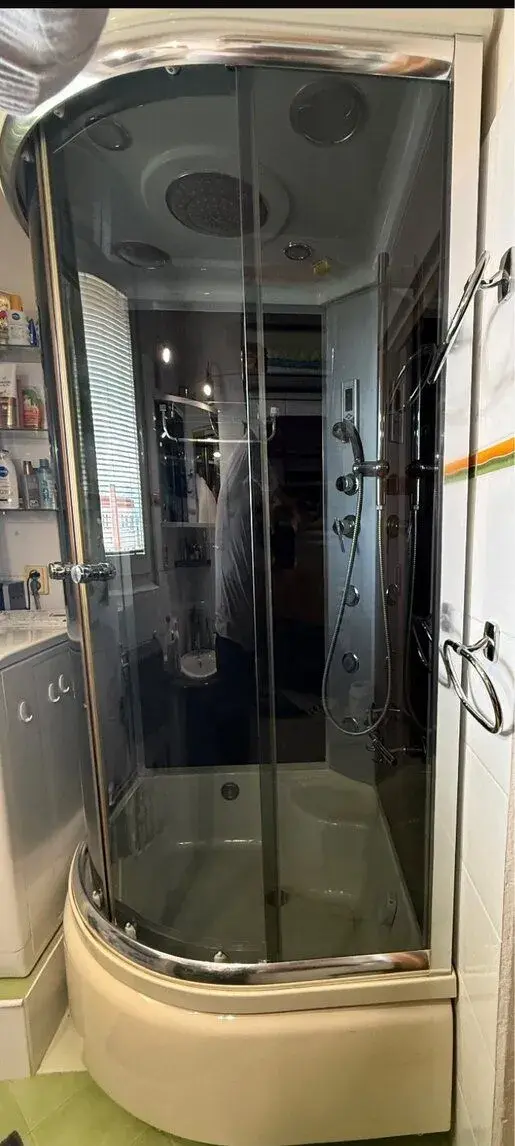 Hydromasážny sprchový box – masážne trysky, rádio