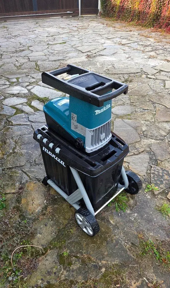 Drvic na konare Makita UD2500