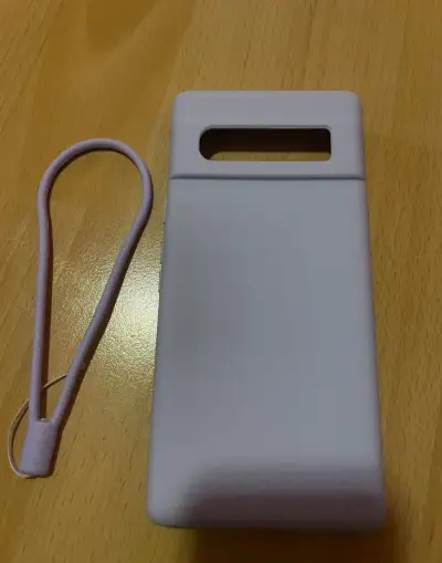Nový fialový kryt so šnúrkou na Google Pixel 6 PRO