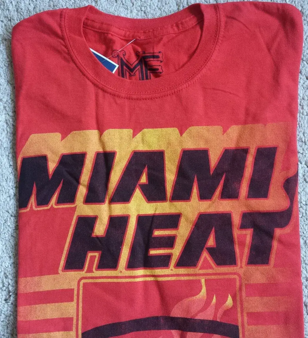 Tricko MIAMI HEAT red , velkost S , uplne nove s visackami