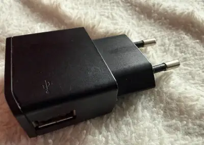 Originálny nabíjací adaptér Sony Ericsson EP800 – za symboli