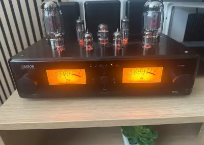 Elektronkový zosilňovač Juson Audio.