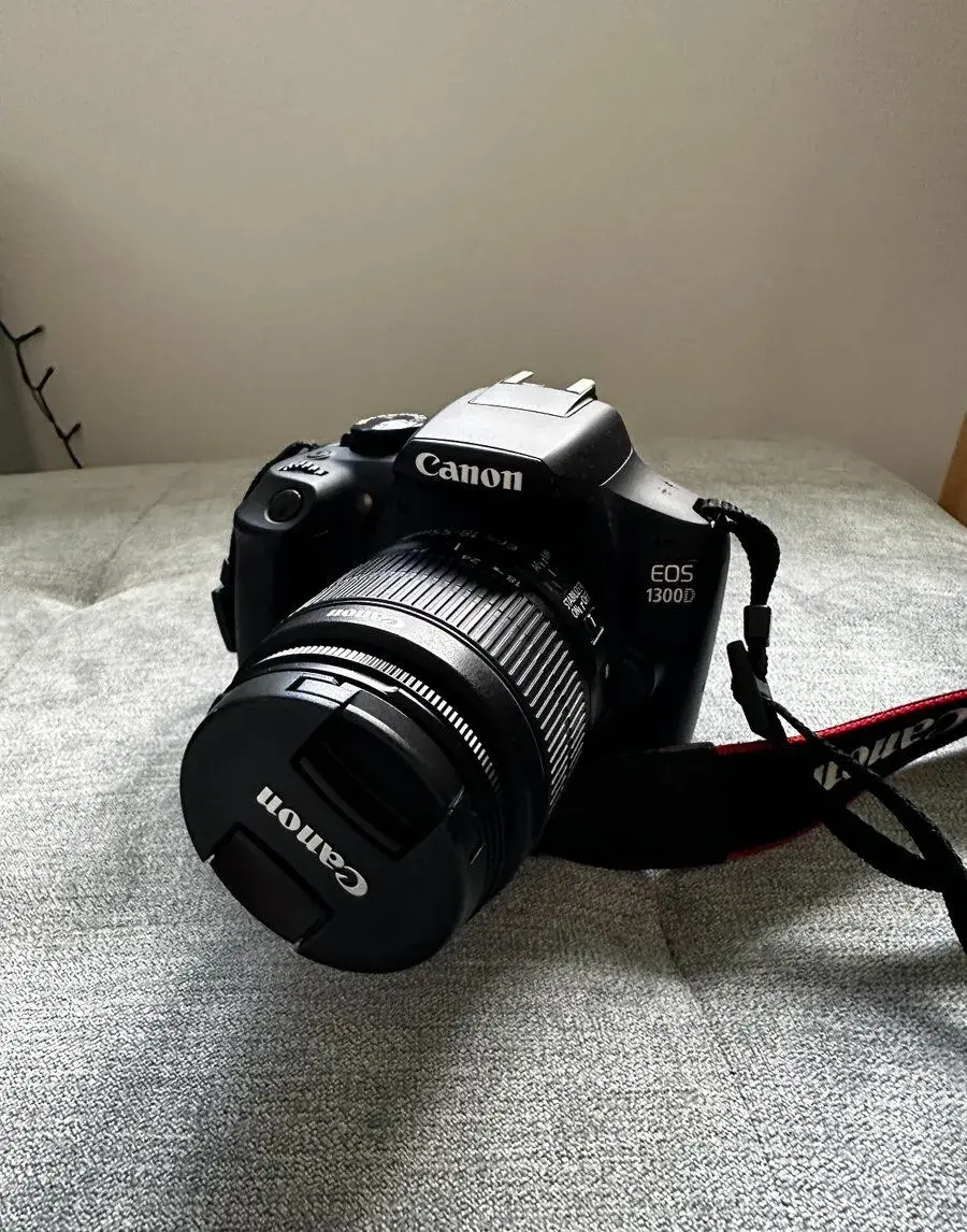 Canon EOS 1300D nezapína sa – bez objektívu