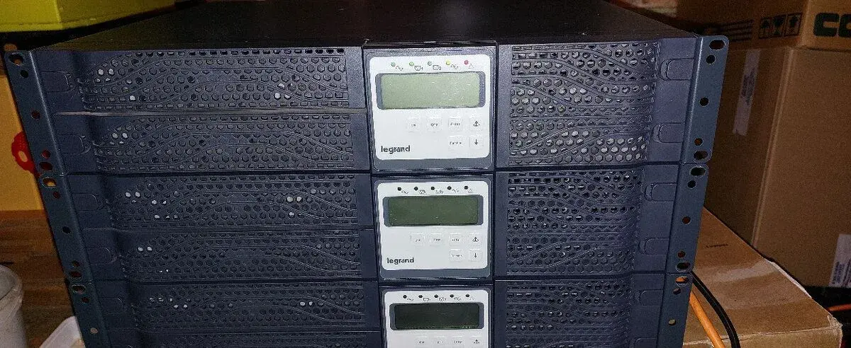 zalozne zdroje Legrand Daker Dk 1kVA .