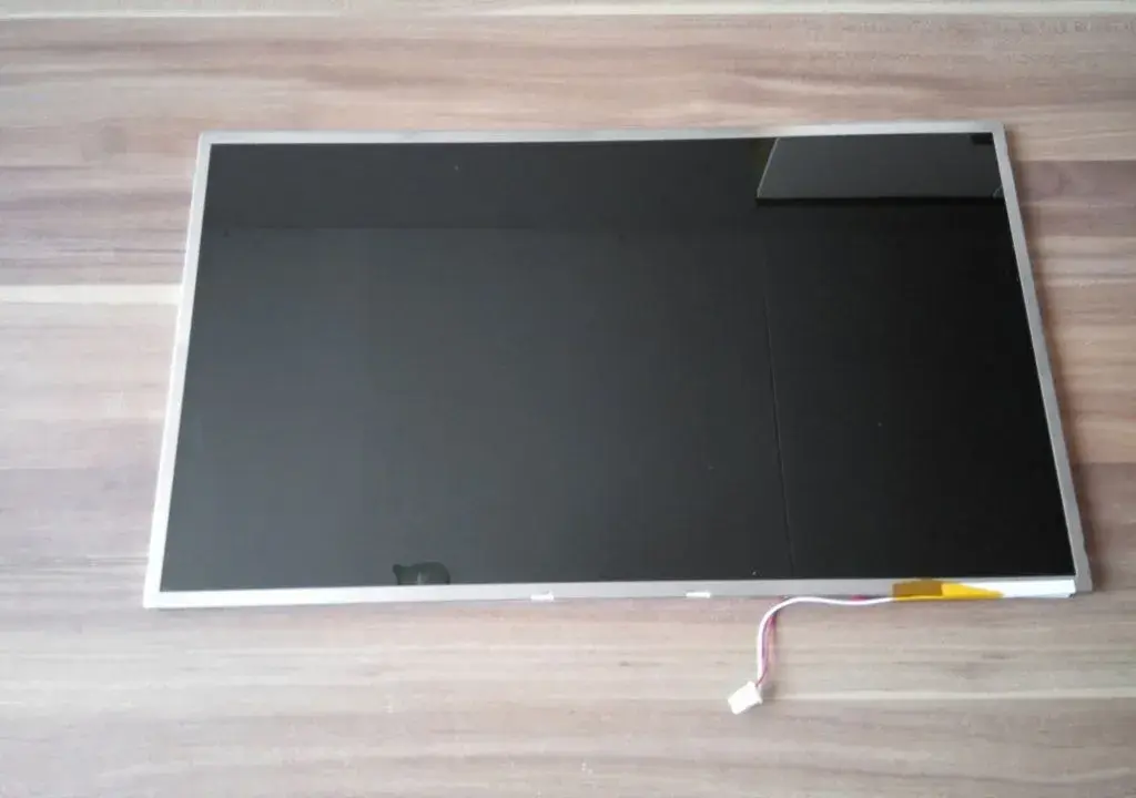 15,6 palcový display ( displej ) CCFL 30 pin z notebooku