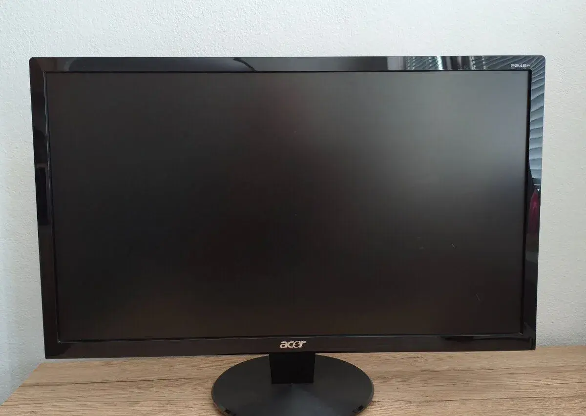 ACER P246H