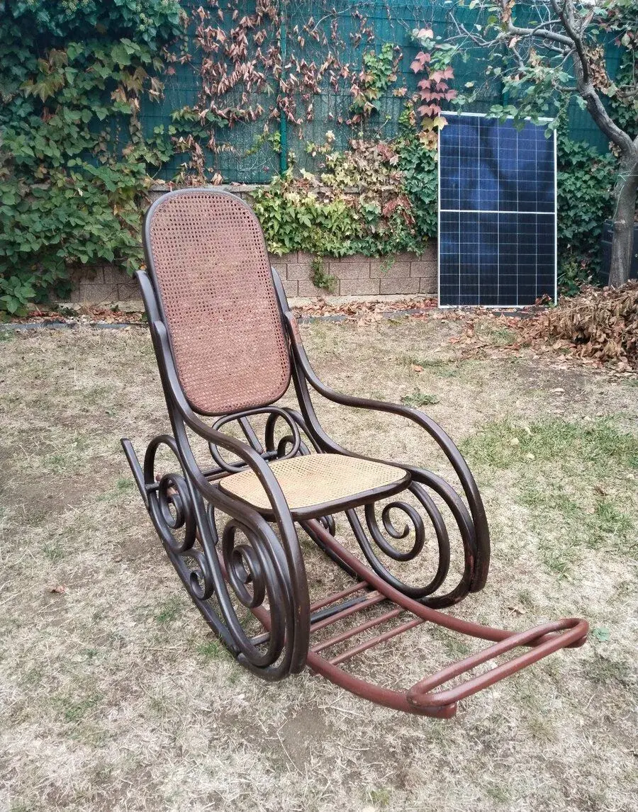 Starožitné hojdacie kreslo z ohýbaného dreva