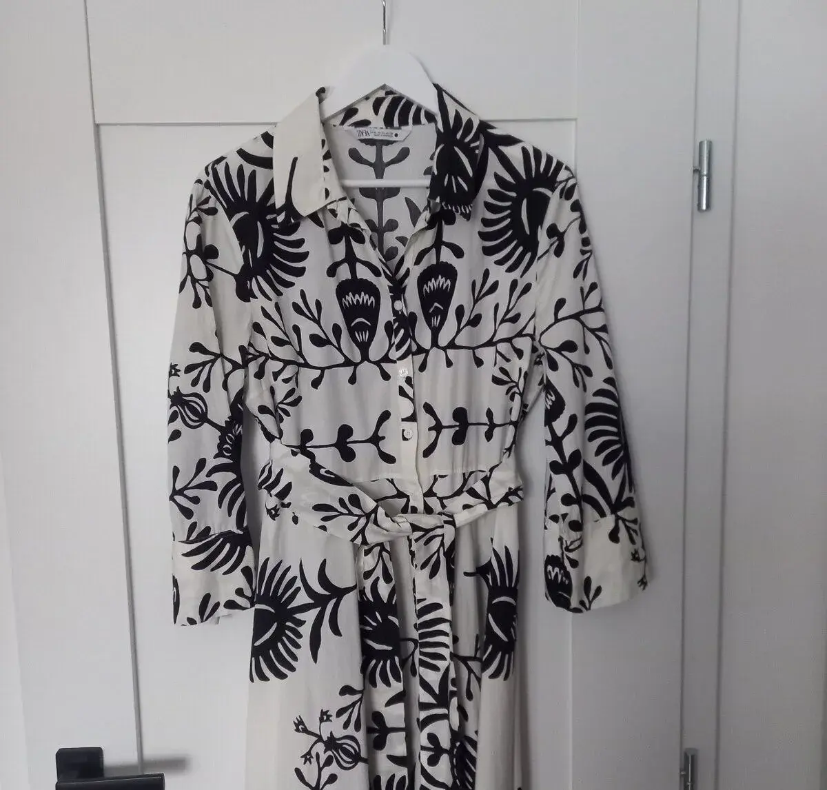 Letné košeľové šaty s čiernymi kvetmi, zn. ZARA, veľ. XL
