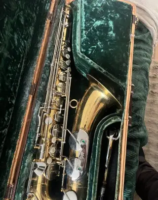 B tenor saxofón