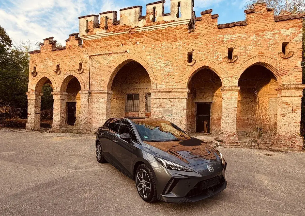 MG4 Electric Luxury 64kWh,rok 2023