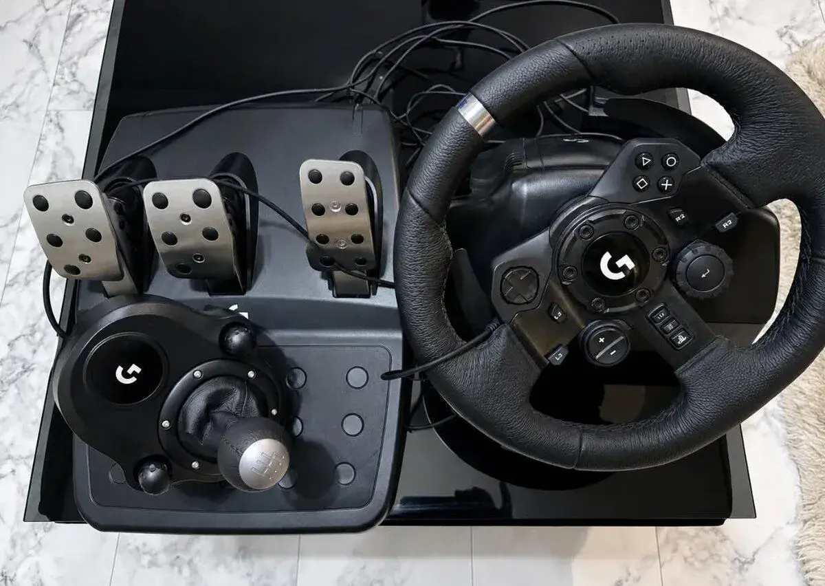 Logitech G923 + pedále + radiaca páka – používaný 1 mesiac (