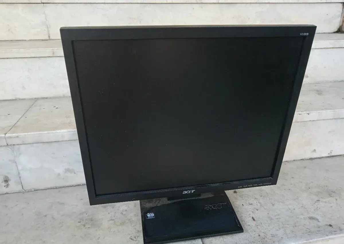 LCD monitor Acer V193