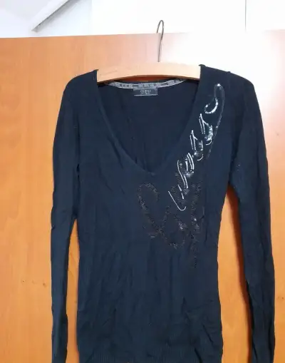 GUESS original cierny damsky sveter S